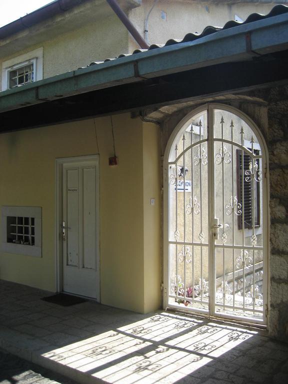 Adria Beach Guest House Novi Vinodolski Exterior foto