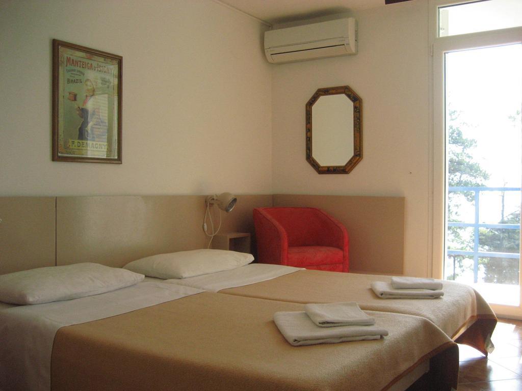 Adria Beach Guest House Novi Vinodolski Quarto foto